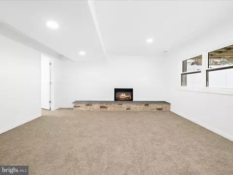 Living - 1152 Latrobe Dr, Annapolis, MD 21409 photo 5 of 6