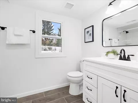 Bath - 1152 Latrobe Dr, Annapolis, MD 21409 photo 5 of 7