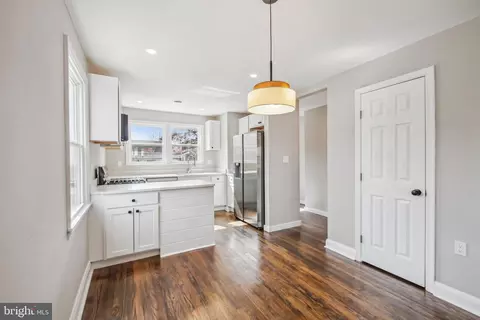 Entry Way - 201 W Riverview Rd, Brooklyn, MD 21225 photo 5 of 11