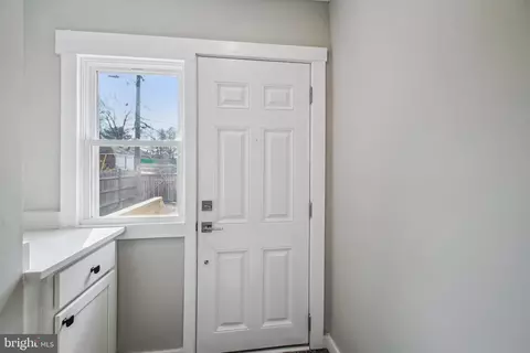 Entry Way - 201 W Riverview Rd, Brooklyn, MD 21225 photo 6 of 11