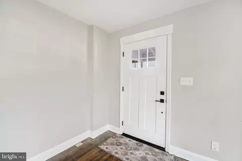 Entry Way - 201 W Riverview Rd, Brooklyn, MD 21225 photo 3 of 11