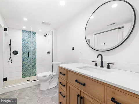 Bath - 1858 Potomac Rd, Pasadena, MD 21122 photo 4 of 5
