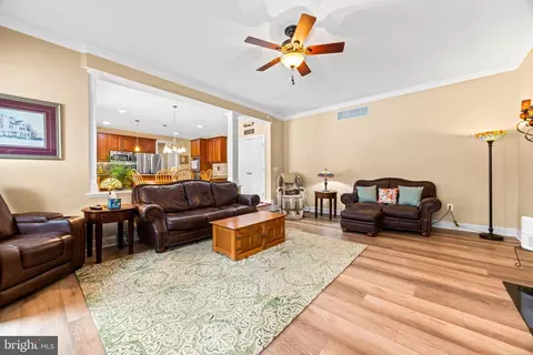 8210 Champion Ct, Pasadena, MD 21122 photo 25