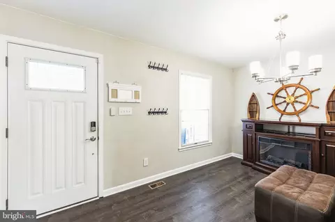 Entry Way - 1305 Maple St, Shady Side, MD 20764 photo 4 of 7