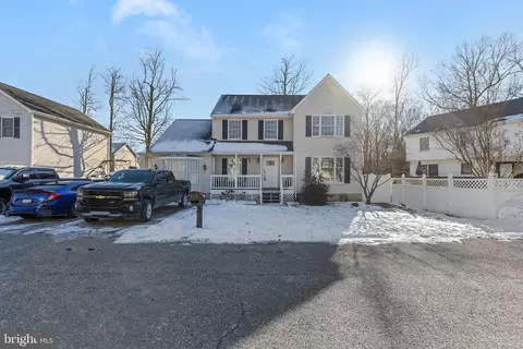 Exterior - 1305 Maple St, Shady Side, MD 20764 photo 5 of 8