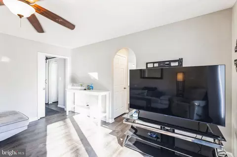 Entry Way - 1305 Maple St, Shady Side, MD 20764 photo 1 of 7