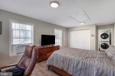 Bedroom - 1305 Maple St, Shady Side, MD 20764 photo 4 of 11