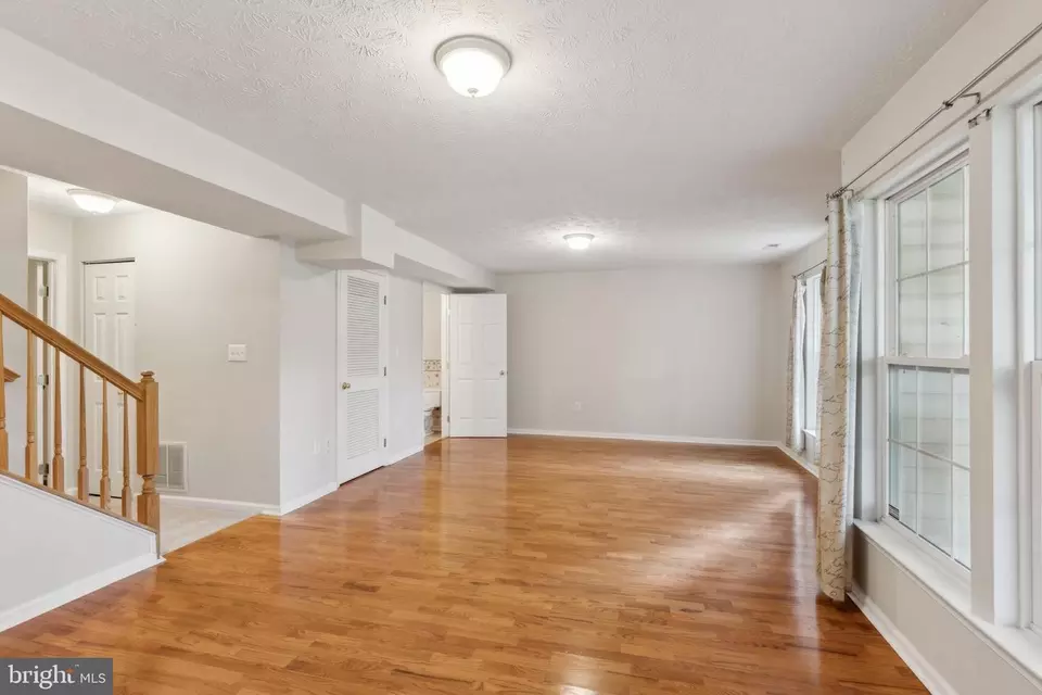 Living - 3219 Orient Fishtail Rd, Laurel, MD 20724 photo 2 of 3