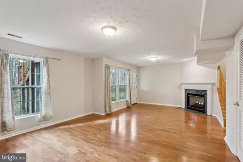 Living - 3219 Orient Fishtail Rd, Laurel, MD 20724 photo 3 of 3