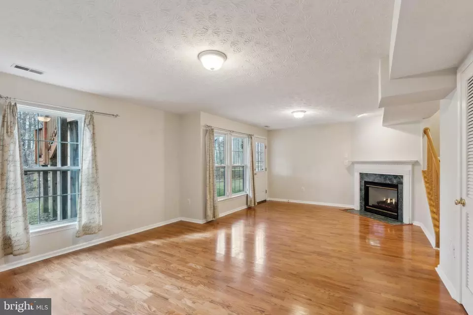 Living - 3219 Orient Fishtail Rd, Laurel, MD 20724 photo 3 of 3