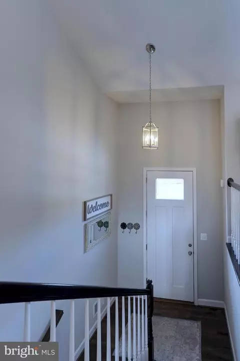 Entry Way - 251 11th St, Pasadena, MD 21122 photo 5 of 8