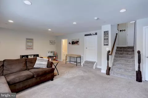 Entry Way - 251 11th St, Pasadena, MD 21122 photo 6 of 8