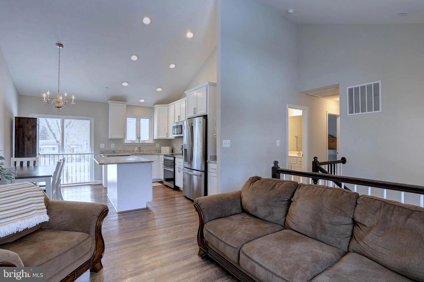 Entry Way - 251 11th St, Pasadena, MD 21122 photo 1 of 8