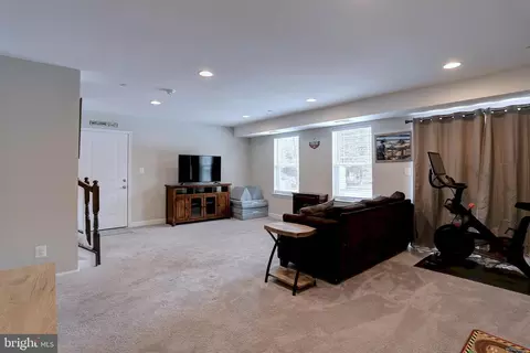 Entry Way - 251 11th St, Pasadena, MD 21122 photo 7 of 8