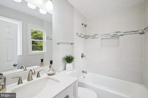 8413 Geneva Rd, Pasadena, MD 21122 photo 12