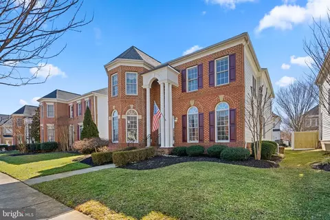 Exterior - 747 Pearson Point Pl, Annapolis, MD 21401 photo 8 of 16