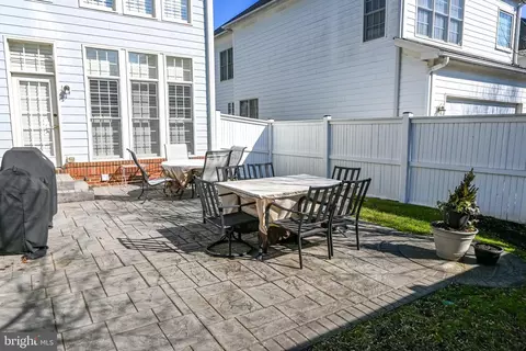Exterior - 747 Pearson Point Pl, Annapolis, MD 21401 photo 3 of 16