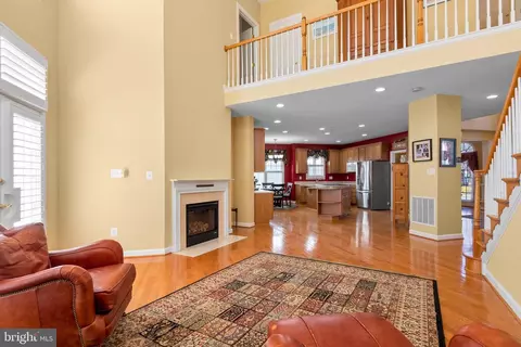 Living - 747 Pearson Point Pl, Annapolis, MD 21401 photo 4 of 4