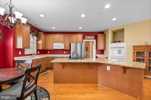 Kitchen - 747 Pearson Point Pl, Annapolis, MD 21401 photo 3 of 5