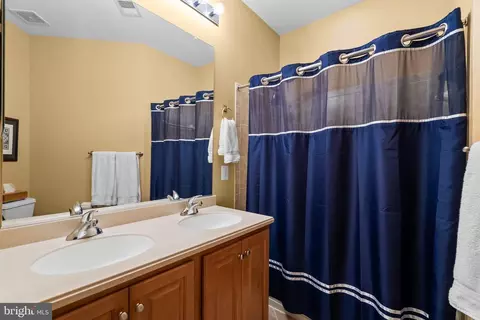 Bath - 747 Pearson Point Pl, Annapolis, MD 21401 photo 4 of 5