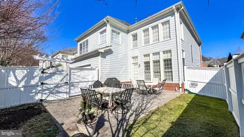 Exterior - 747 Pearson Point Pl, Annapolis, MD 21401 photo 4 of 16