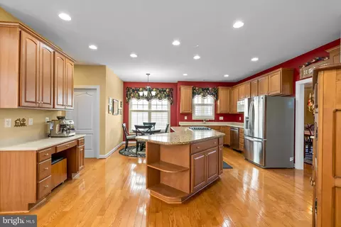 Kitchen - 747 Pearson Point Pl, Annapolis, MD 21401 photo 2 of 5