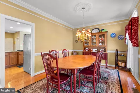 Dining - 747 Pearson Point Pl, Annapolis, MD 21401 photo 4 of 6