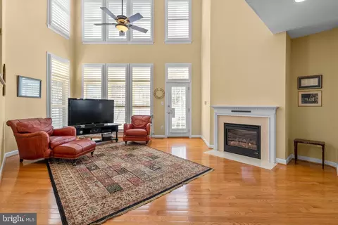 Living - 747 Pearson Point Pl, Annapolis, MD 21401 photo 1 of 4