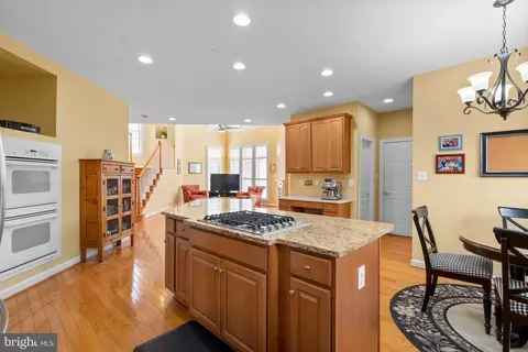 Kitchen - 747 Pearson Point Pl, Annapolis, MD 21401 photo 4 of 5