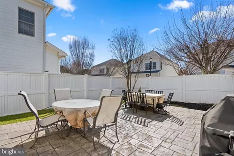 Exterior - 747 Pearson Point Pl, Annapolis, MD 21401 photo 2 of 16