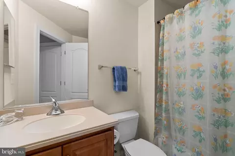 Bath - 747 Pearson Point Pl, Annapolis, MD 21401 photo 5 of 5