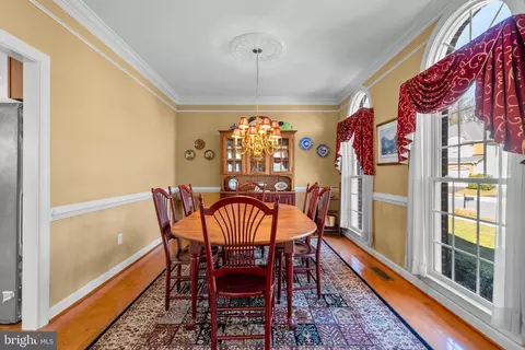Dining - 747 Pearson Point Pl, Annapolis, MD 21401 photo 3 of 6