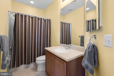 Bath - 747 Pearson Point Pl, Annapolis, MD 21401 photo 3 of 5
