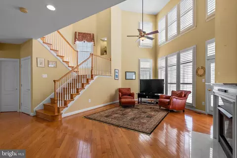 Living - 747 Pearson Point Pl, Annapolis, MD 21401 photo 3 of 4