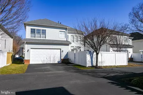 Exterior - 747 Pearson Point Pl, Annapolis, MD 21401 photo 5 of 16