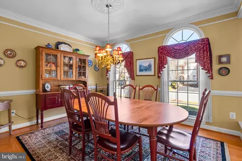 Dining - 747 Pearson Point Pl, Annapolis, MD 21401 photo 2 of 6