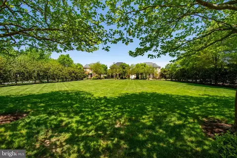 Exterior - 747 Pearson Point Pl, Annapolis, MD 21401 photo 11 of 16