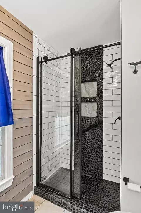 Bath - 505 Coover Rd, Annapolis, MD 21401 photo 3 of 7