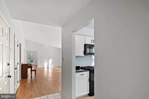 Entry Way - 505 Coover Rd, Annapolis, MD 21401 photo 1 of 2