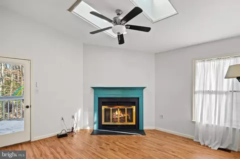 Living - 505 Coover Rd, Annapolis, MD 21401 photo 3 of 5