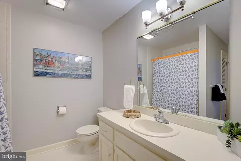 Bath - 832 Coachway, Annapolis, MD 21401 photo 7 of 7