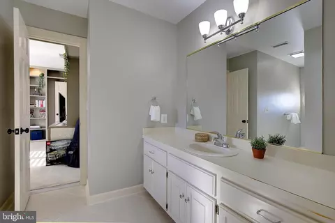 Bath - 832 Coachway, Annapolis, MD 21401 photo 6 of 7