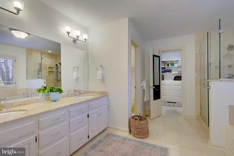 Bath - 832 Coachway, Annapolis, MD 21401 photo 4 of 7