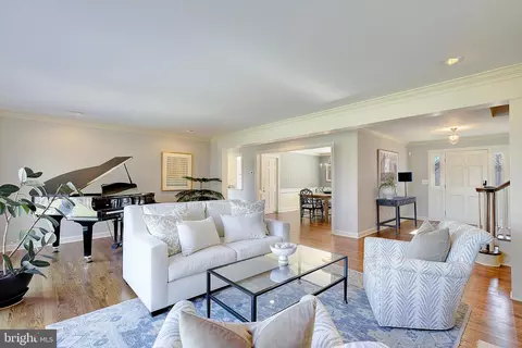 Living - 832 Coachway, Annapolis, MD 21401 photo 3 of 6