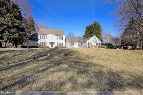 Exterior - 832 Coachway, Annapolis, MD 21401 photo 5 of 11