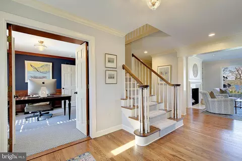 Entry Way - 832 Coachway, Annapolis, MD 21401 photo 2 of 6