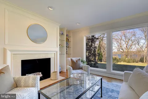 Living - 832 Coachway, Annapolis, MD 21401 photo 4 of 6