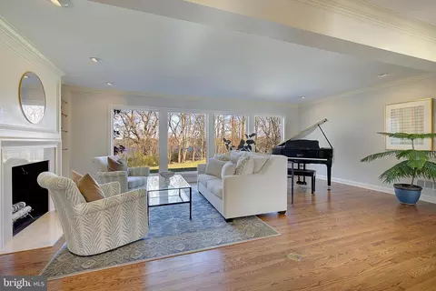 Living - 832 Coachway, Annapolis, MD 21401 photo 1 of 6
