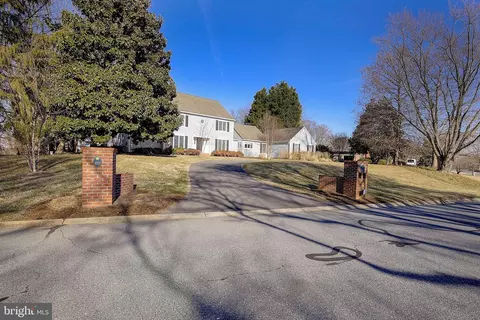 Exterior - 832 Coachway, Annapolis, MD 21401 photo 7 of 11