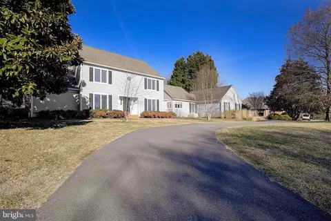 Exterior - 832 Coachway, Annapolis, MD 21401 photo 4 of 11